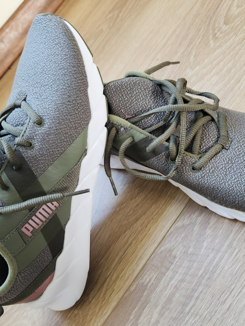 Puma Size 9.5 Womens..26 Cm..